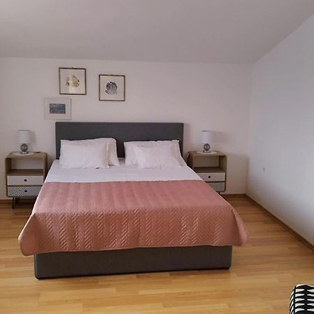 Apartment Mare Vrsi Exterior photo