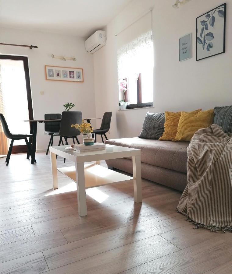 Apartment Mare Vrsi Exterior photo
